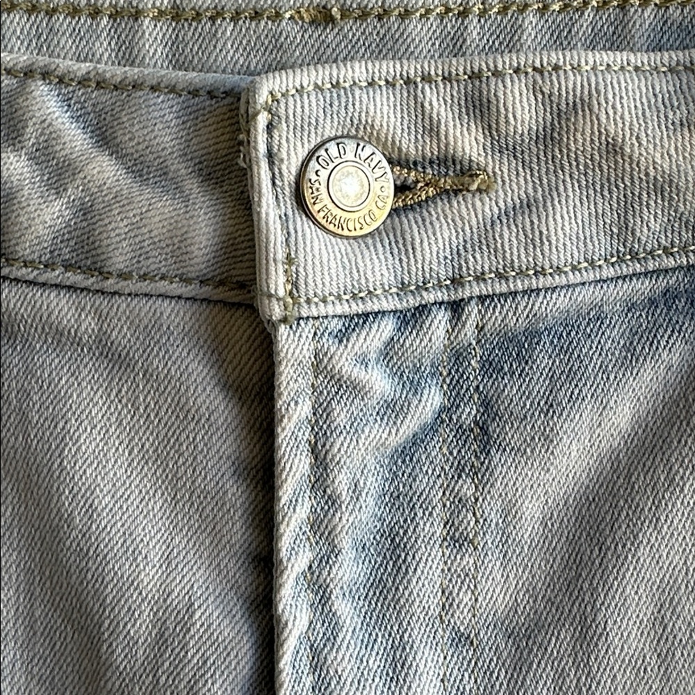 Old Navy light wash denim OG Straight cutoff raw hem jean shorts, size 14 - Picture 2 of 9